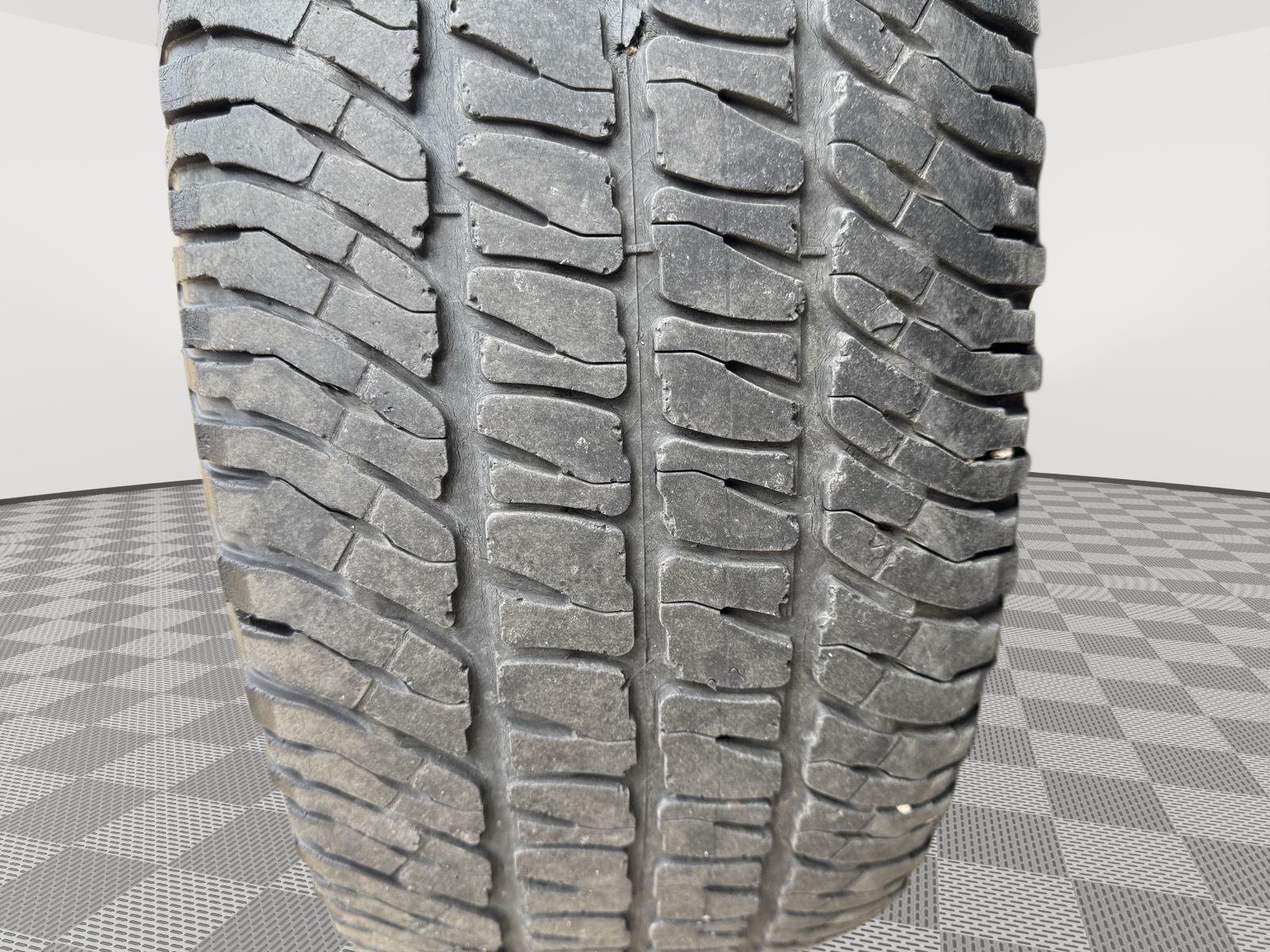 Vehicle photo 12