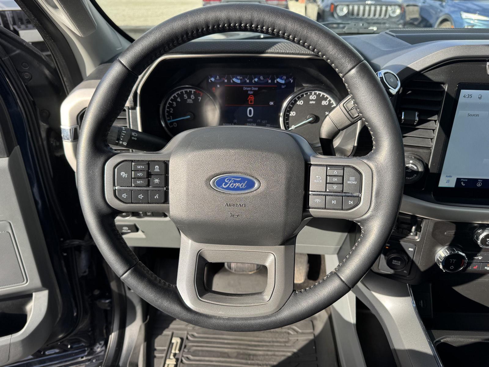 Vehicle photo 12