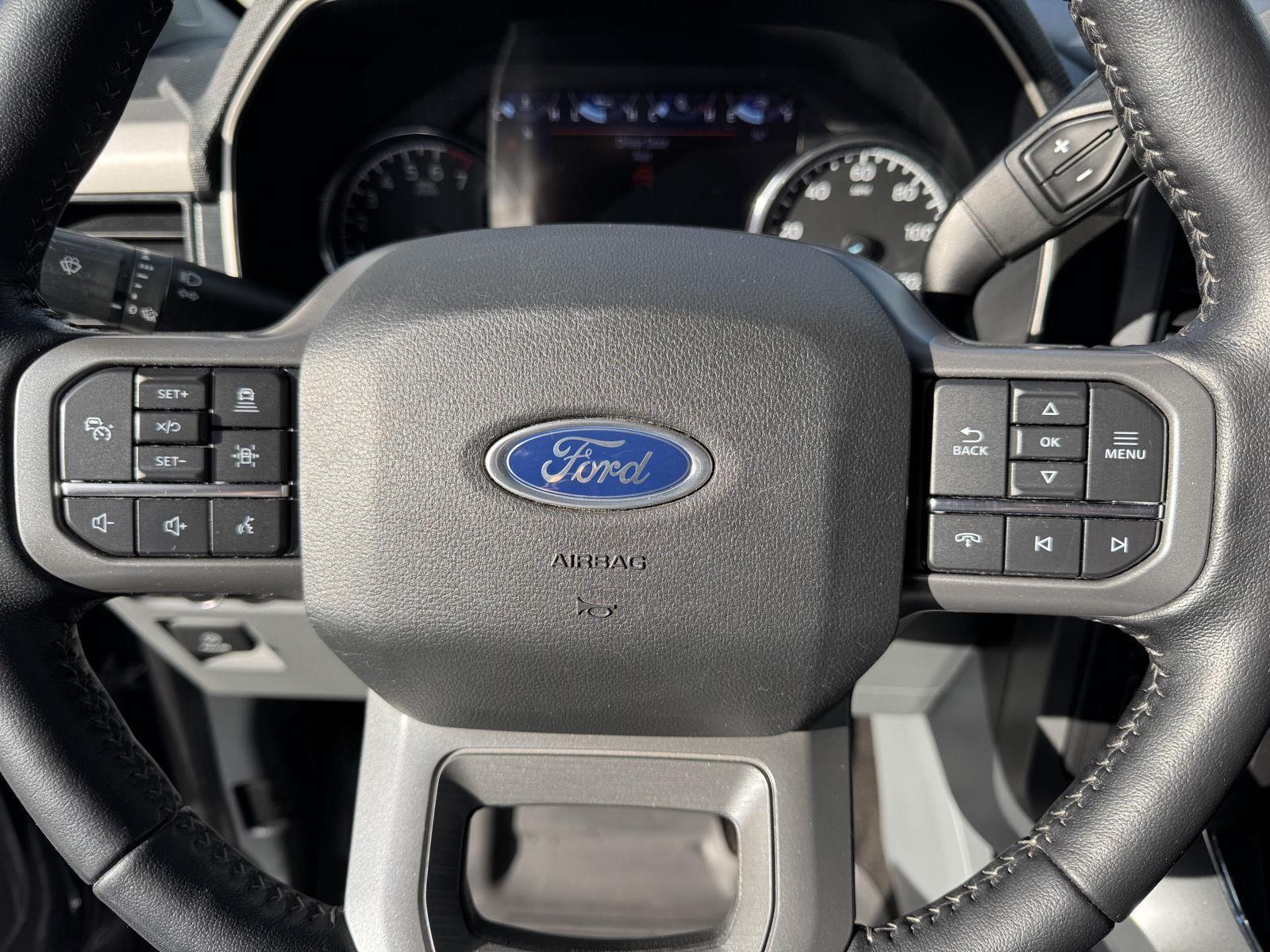 Vehicle photo 13