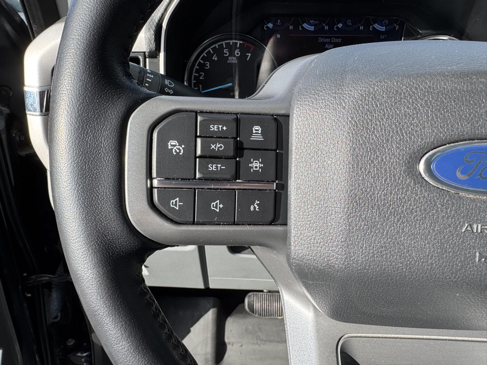 Vehicle photo 14