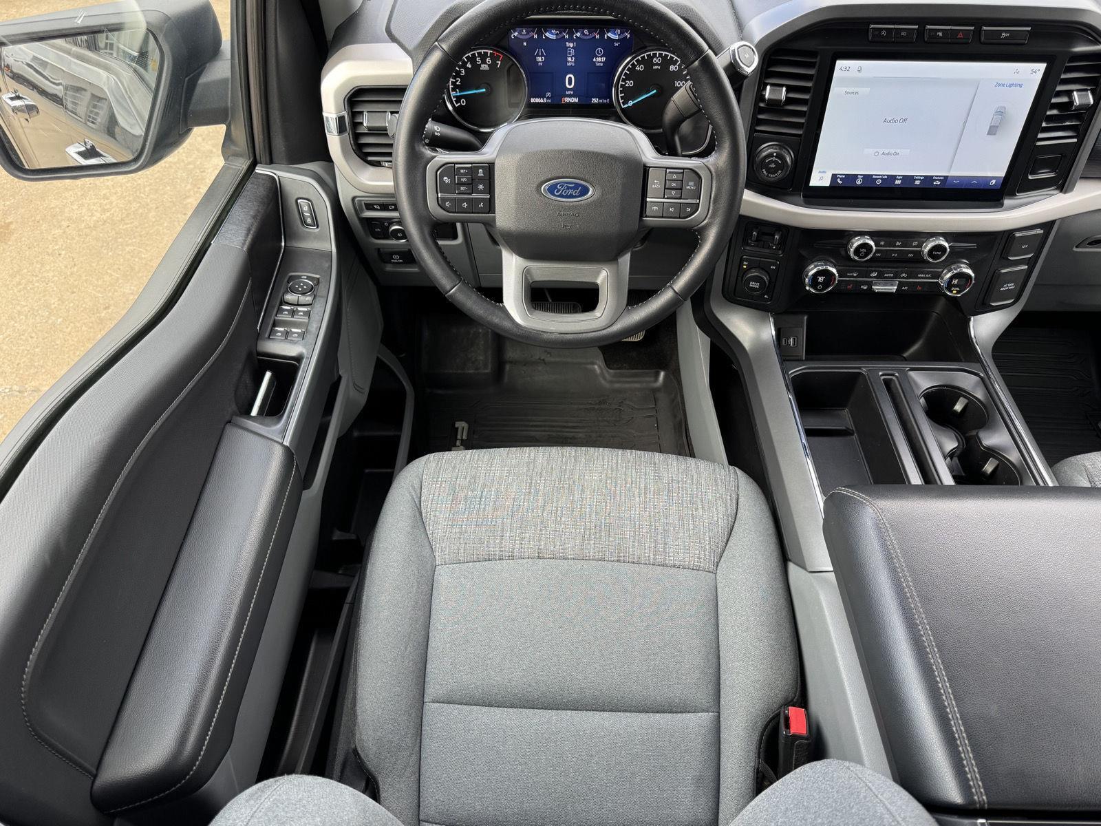 Vehicle photo 23