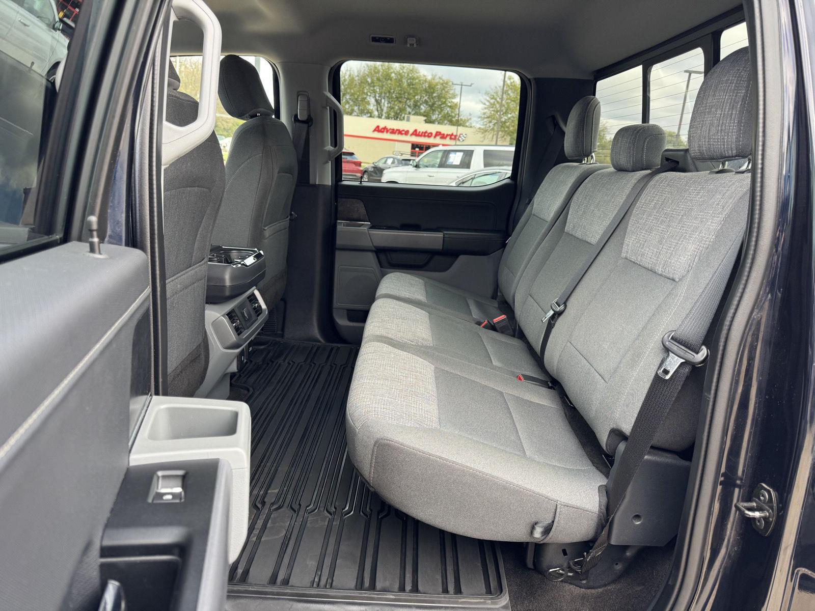 Vehicle photo 30
