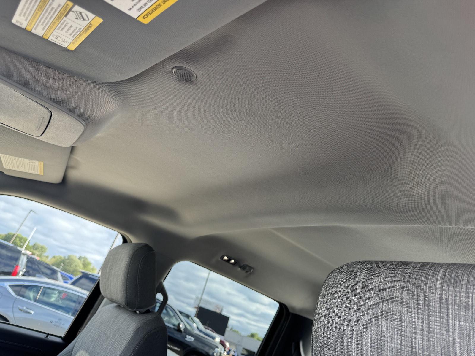 Vehicle photo 23