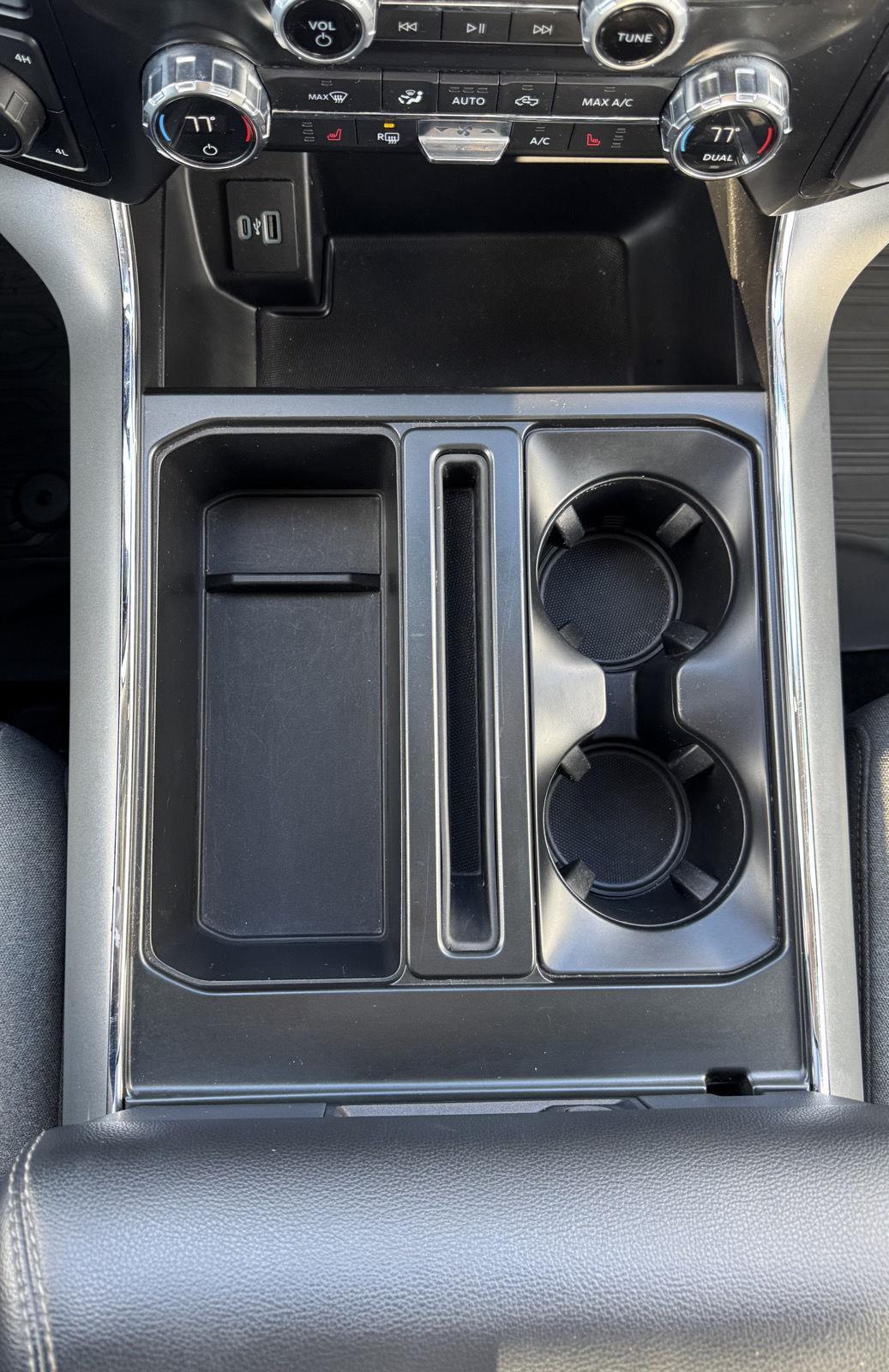 Vehicle photo 28