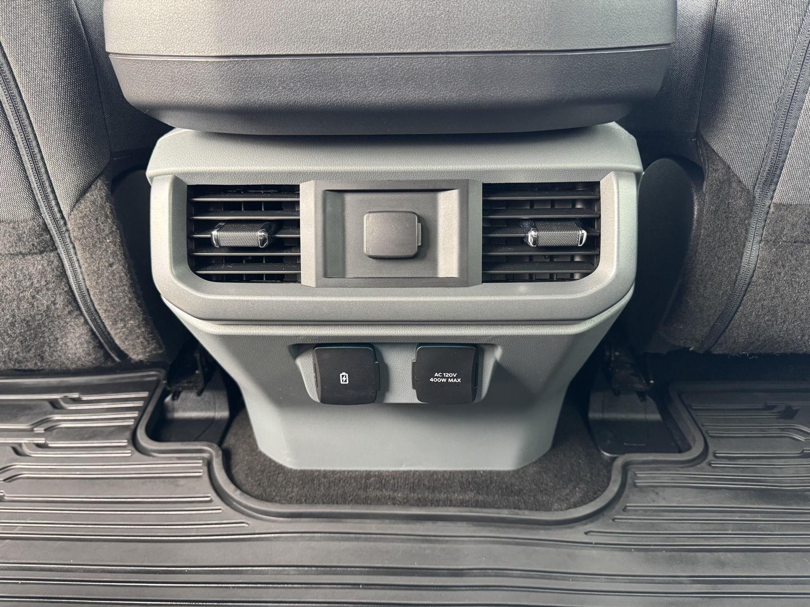 Vehicle photo 31