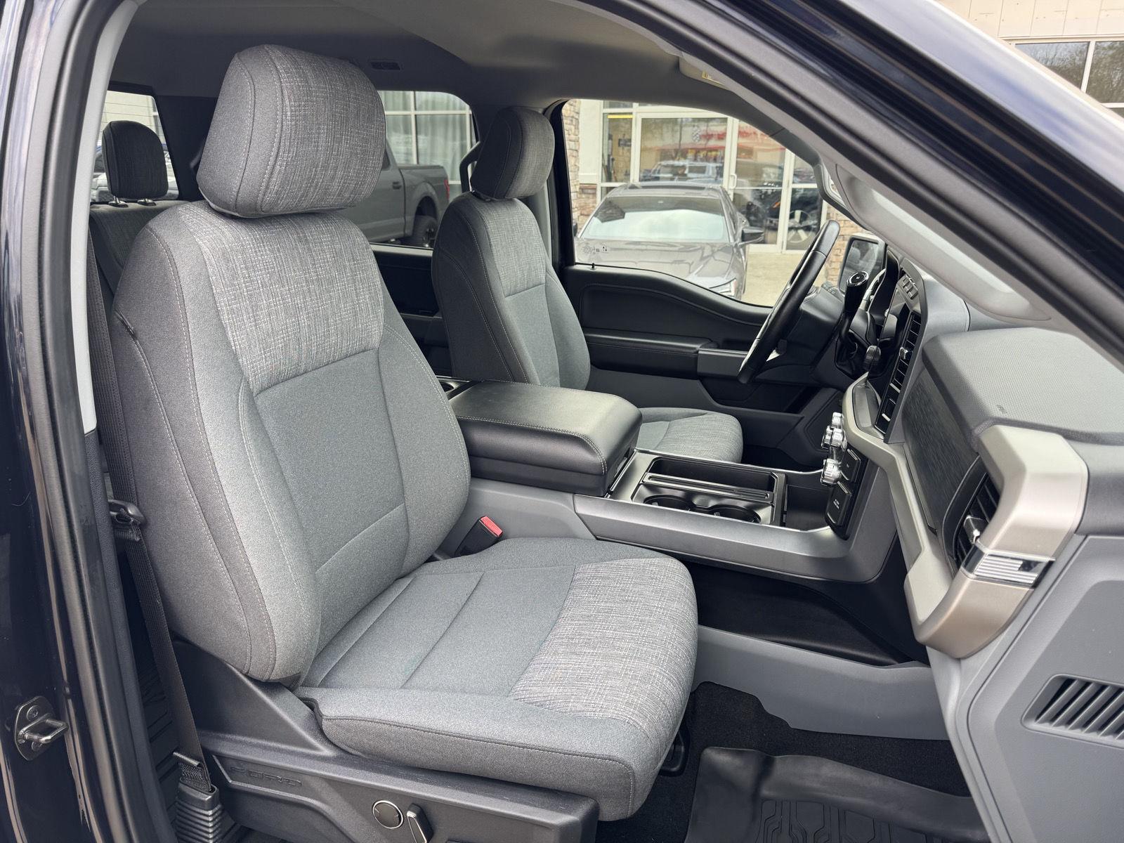 Vehicle photo 26