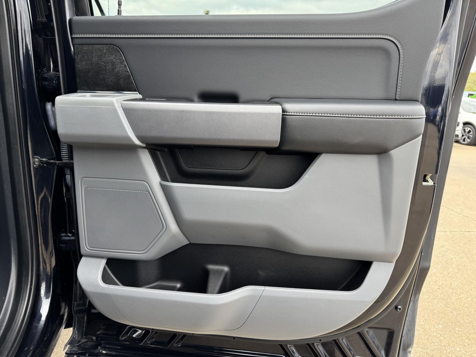 Vehicle photo 27