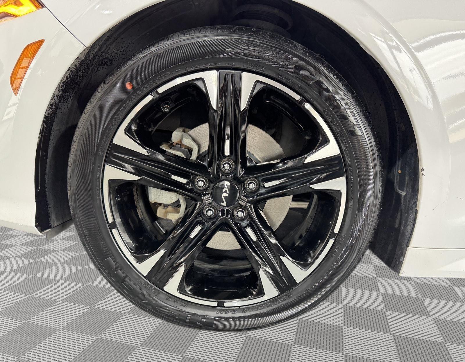 Vehicle photo 11
