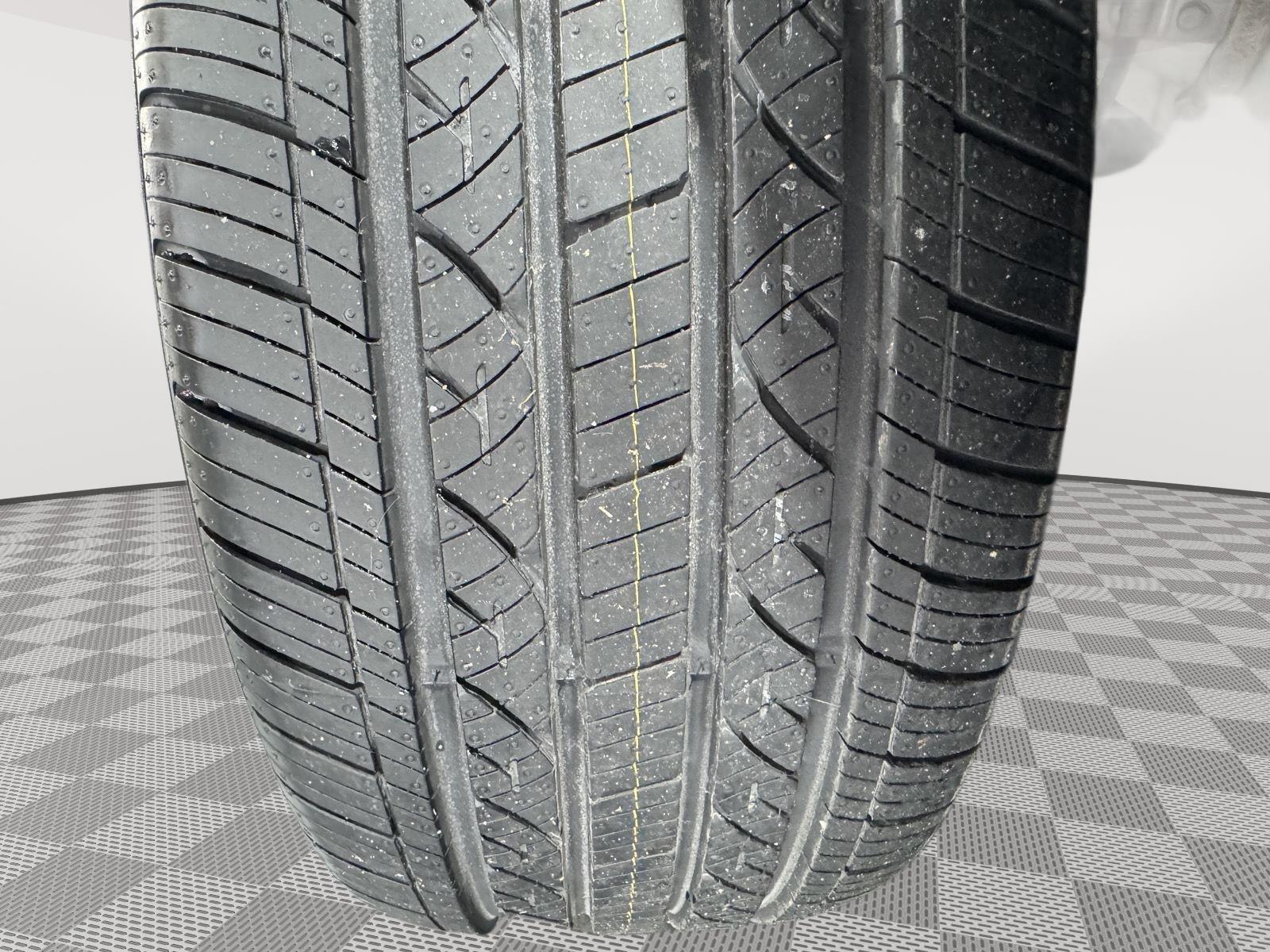 Vehicle photo 12