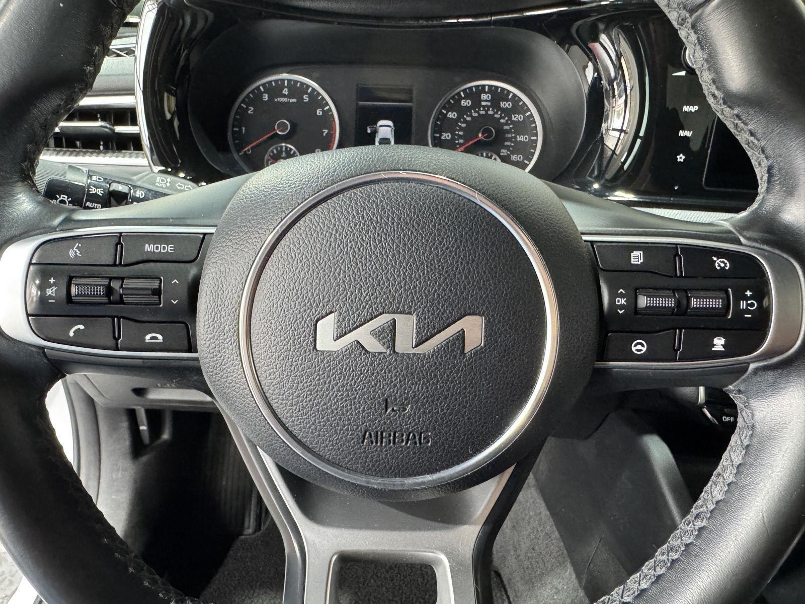 Vehicle photo 14