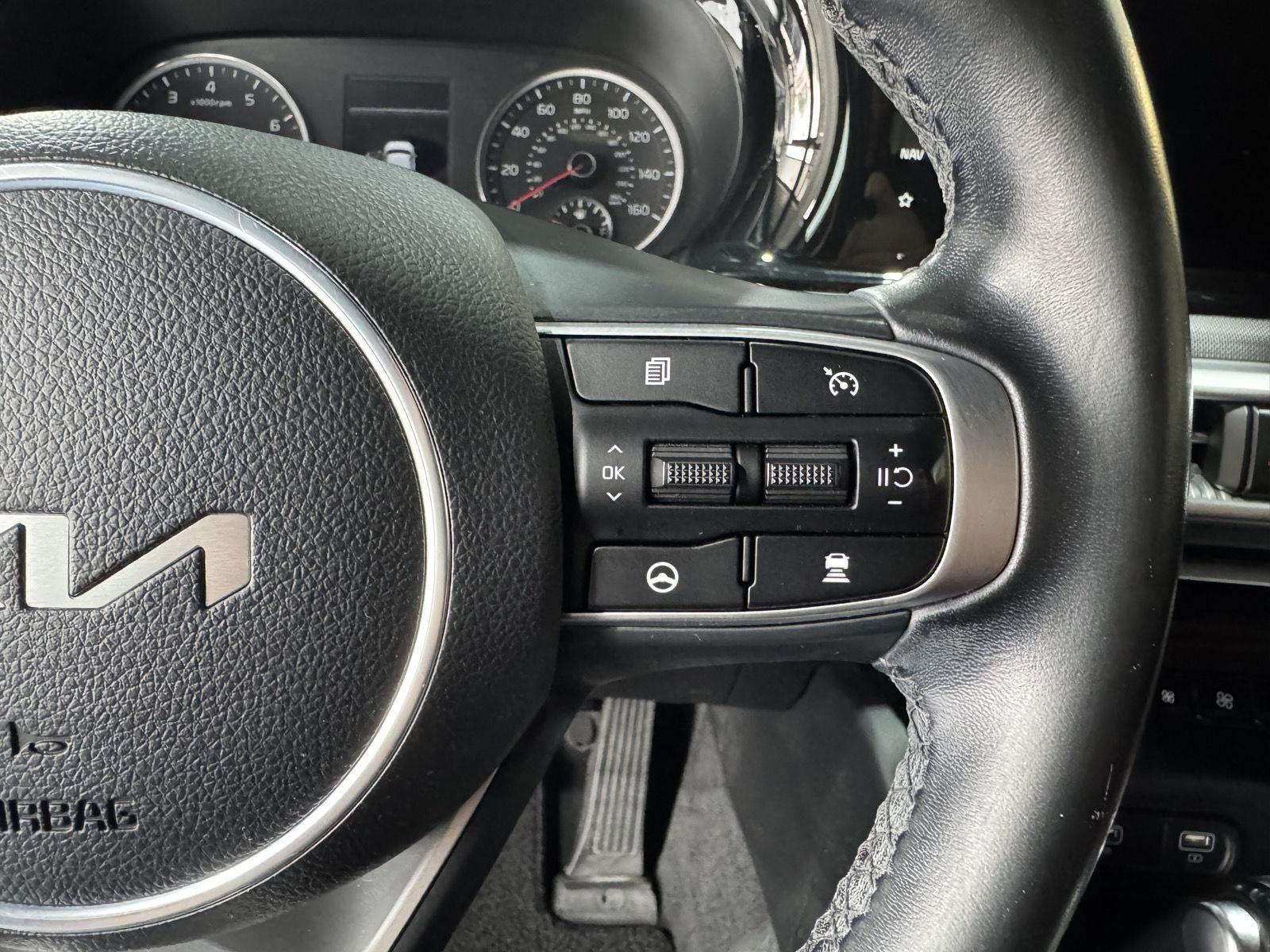 Vehicle photo 16