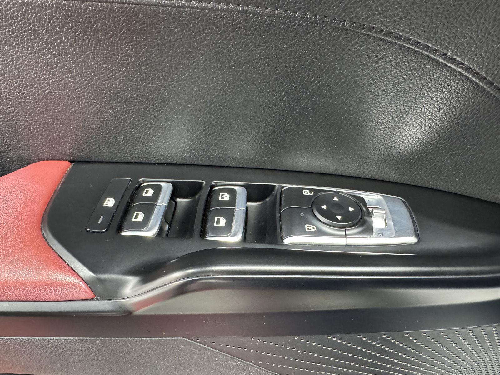 Vehicle photo 18