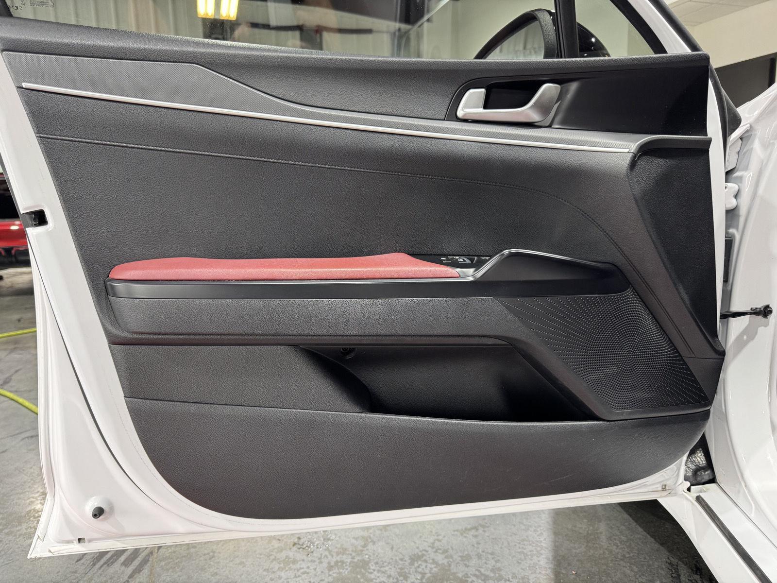 Vehicle photo 17