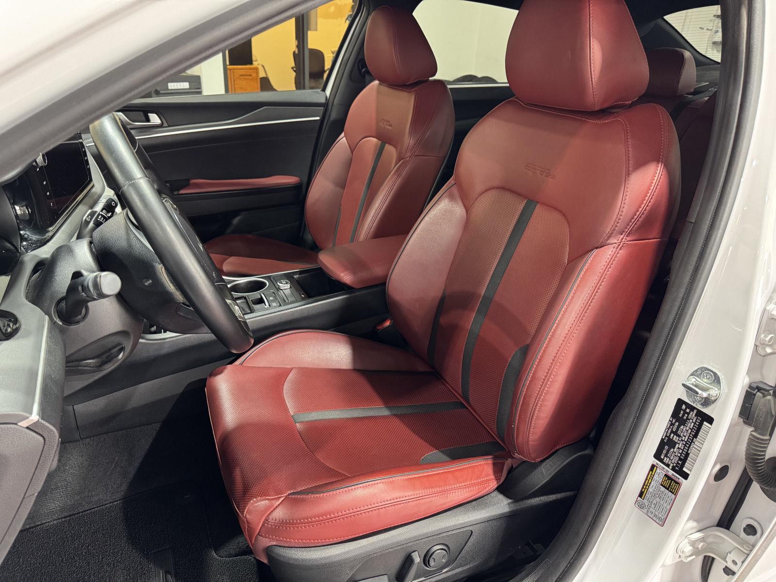 Vehicle photo 21