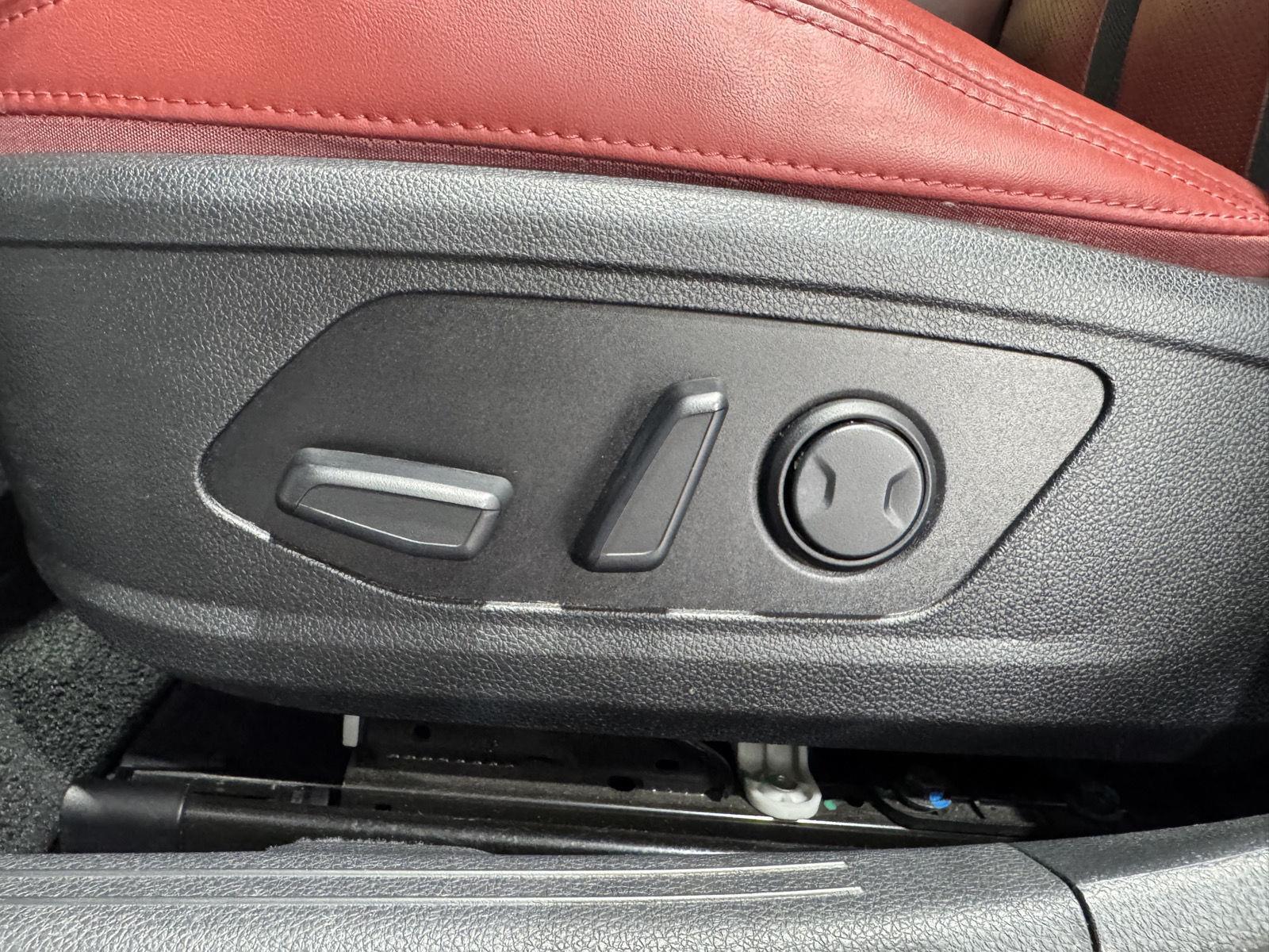 Vehicle photo 22