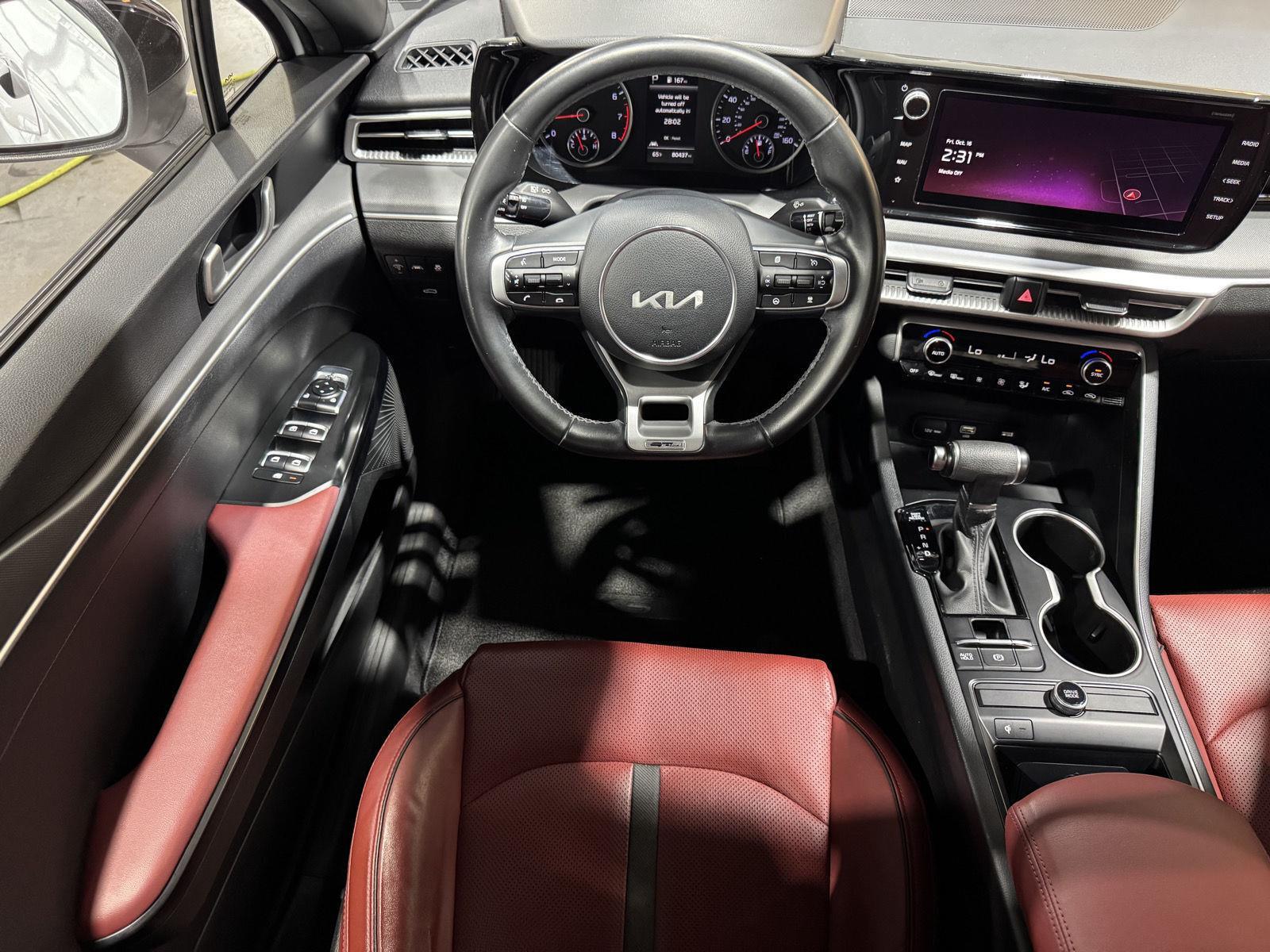Vehicle photo 24
