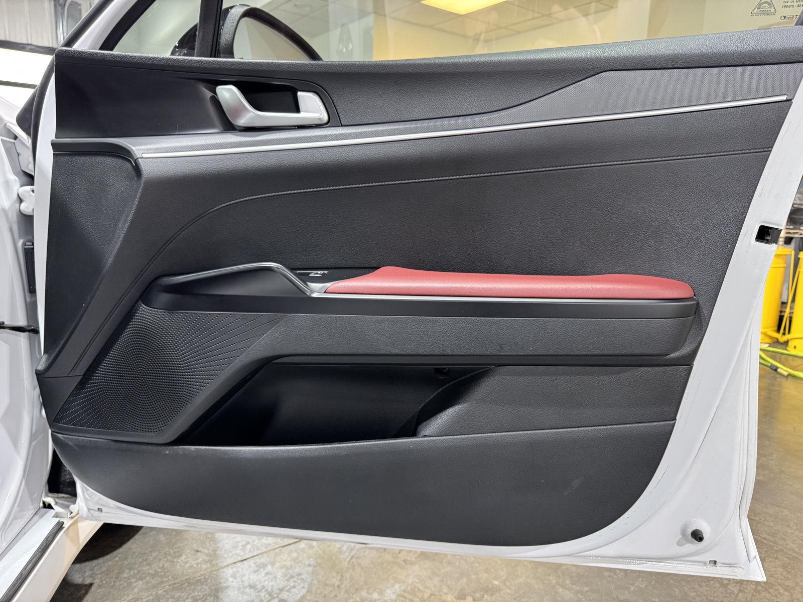 Vehicle photo 25