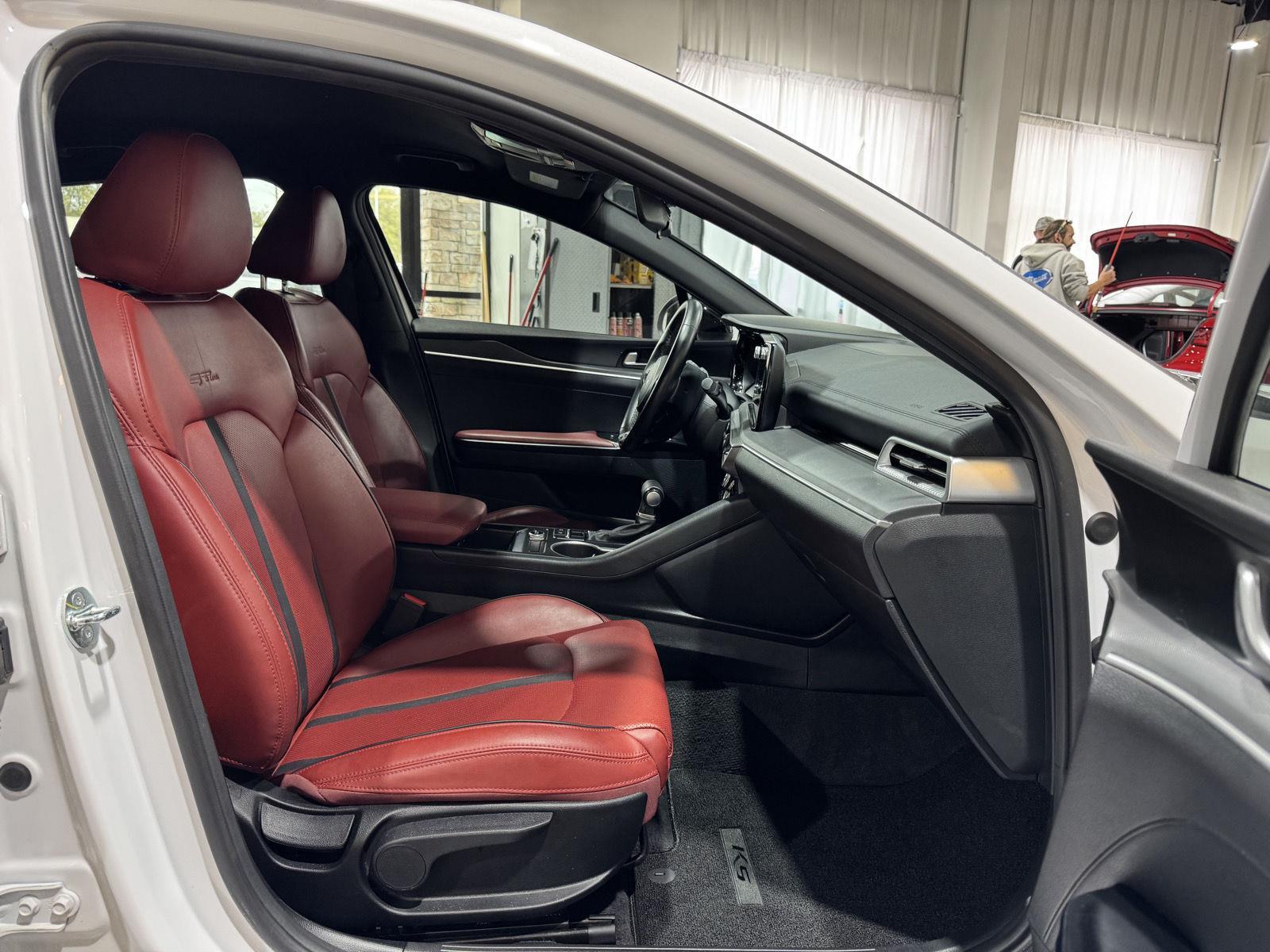 Vehicle photo 26