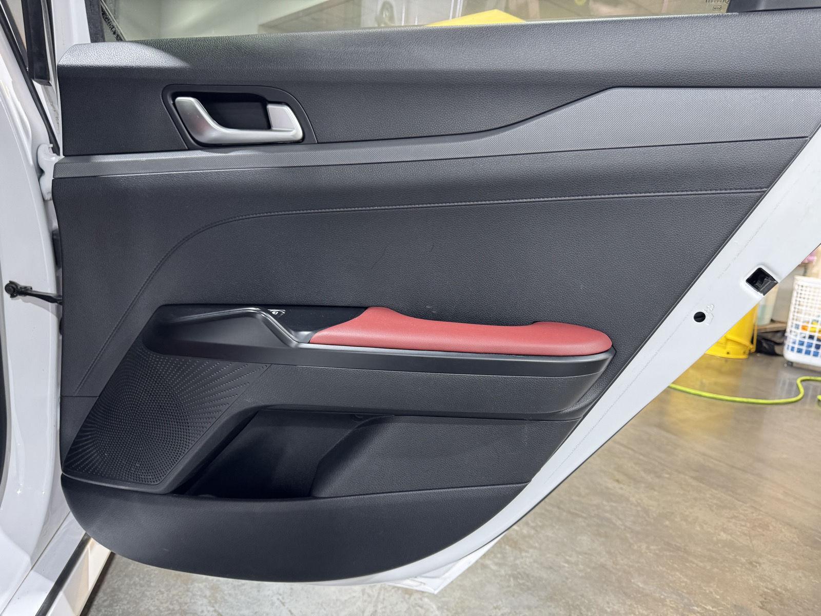 Vehicle photo 29