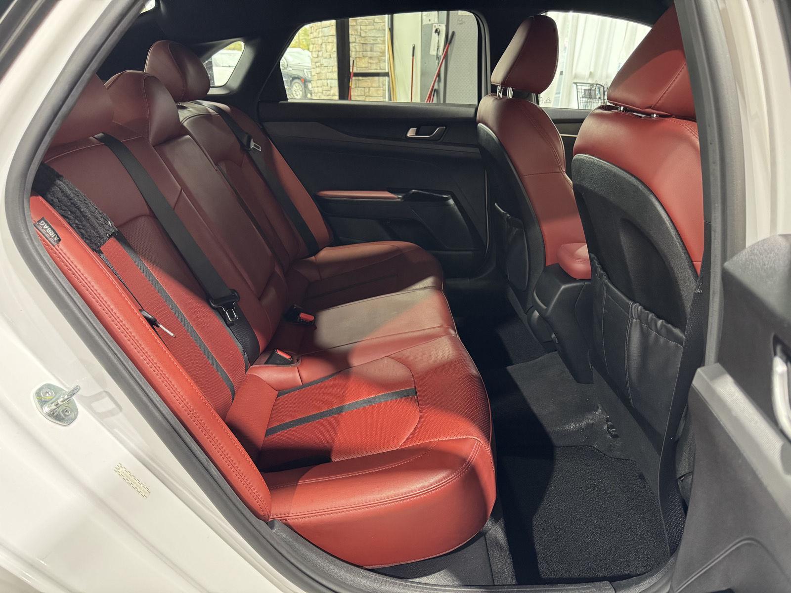 Vehicle photo 30