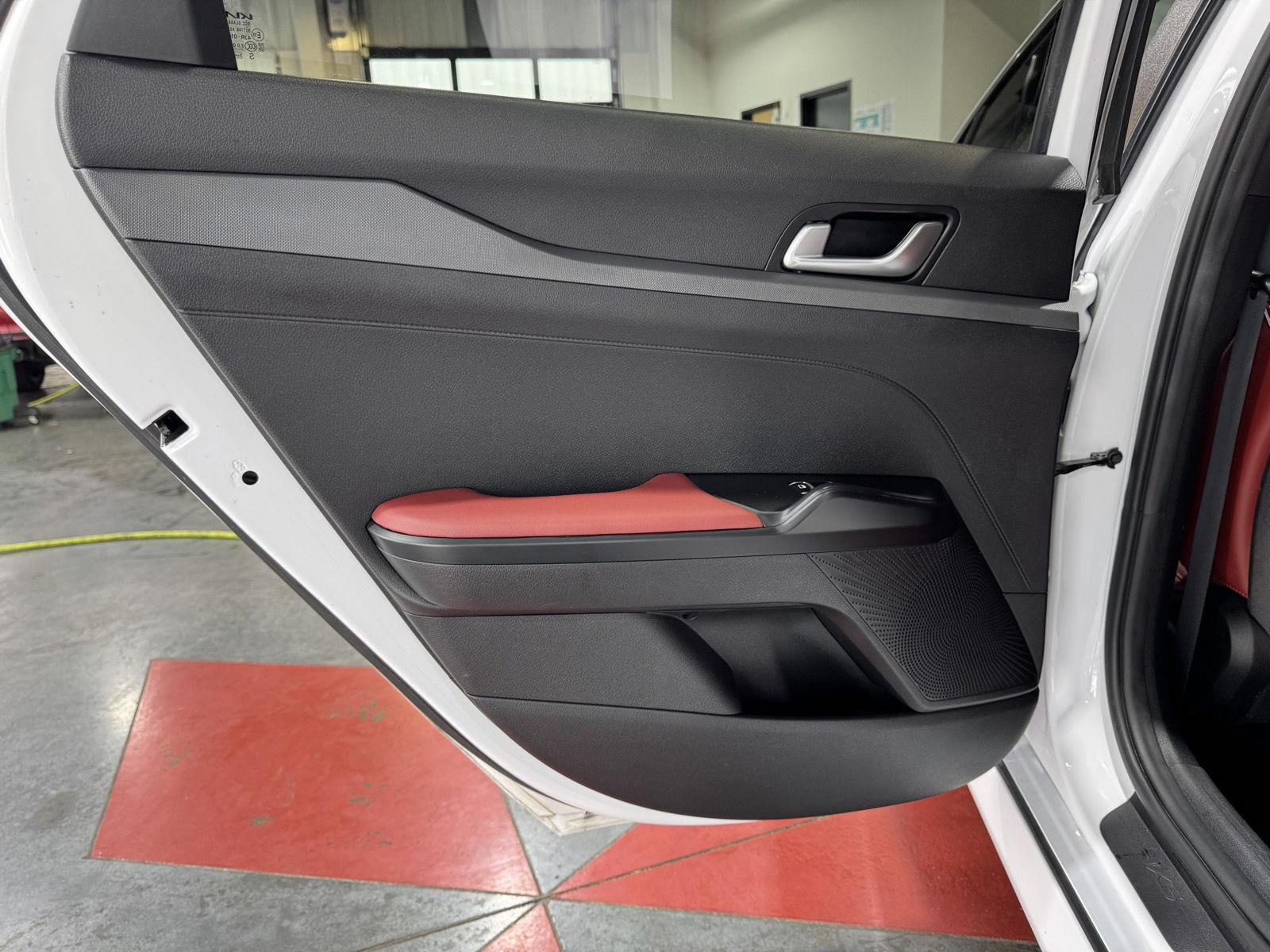 Vehicle photo 31