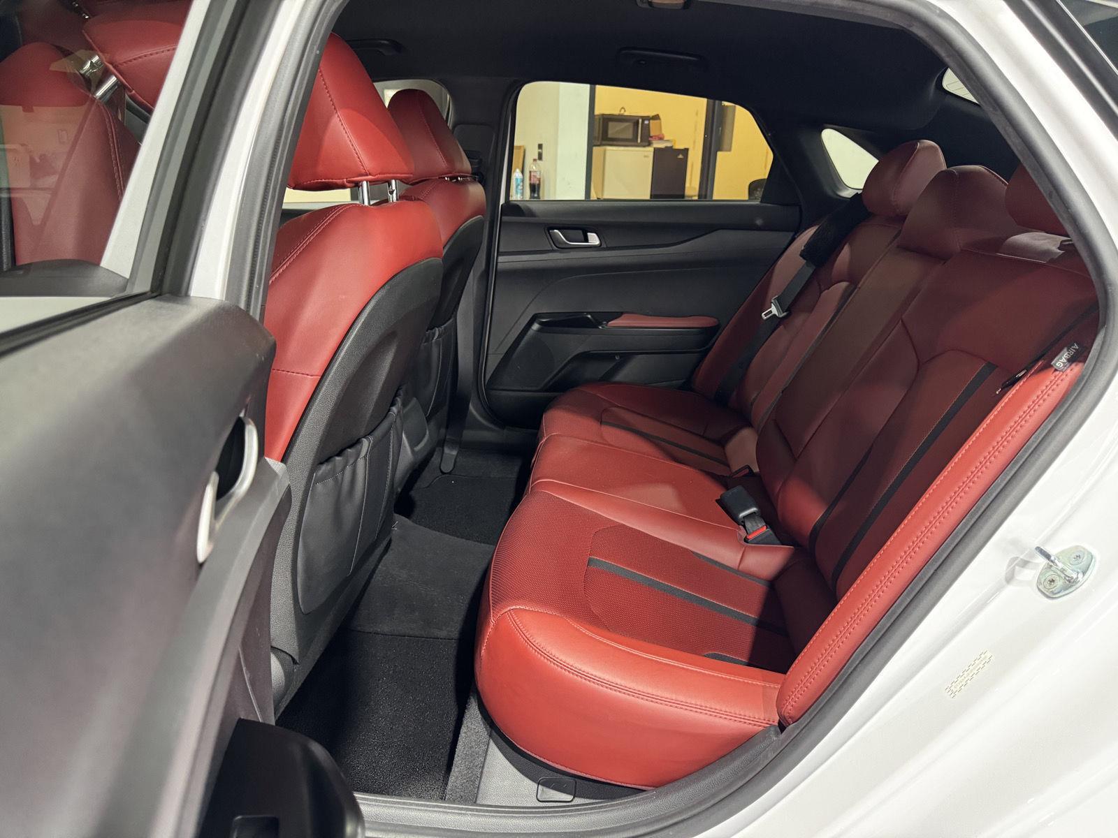 Vehicle photo 32