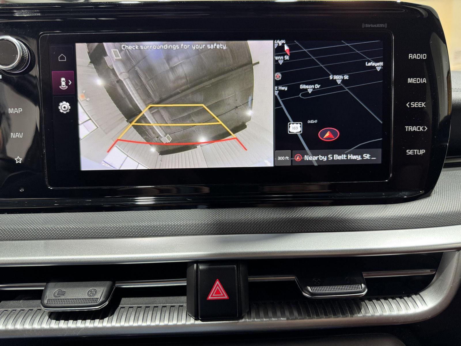 Vehicle photo 37