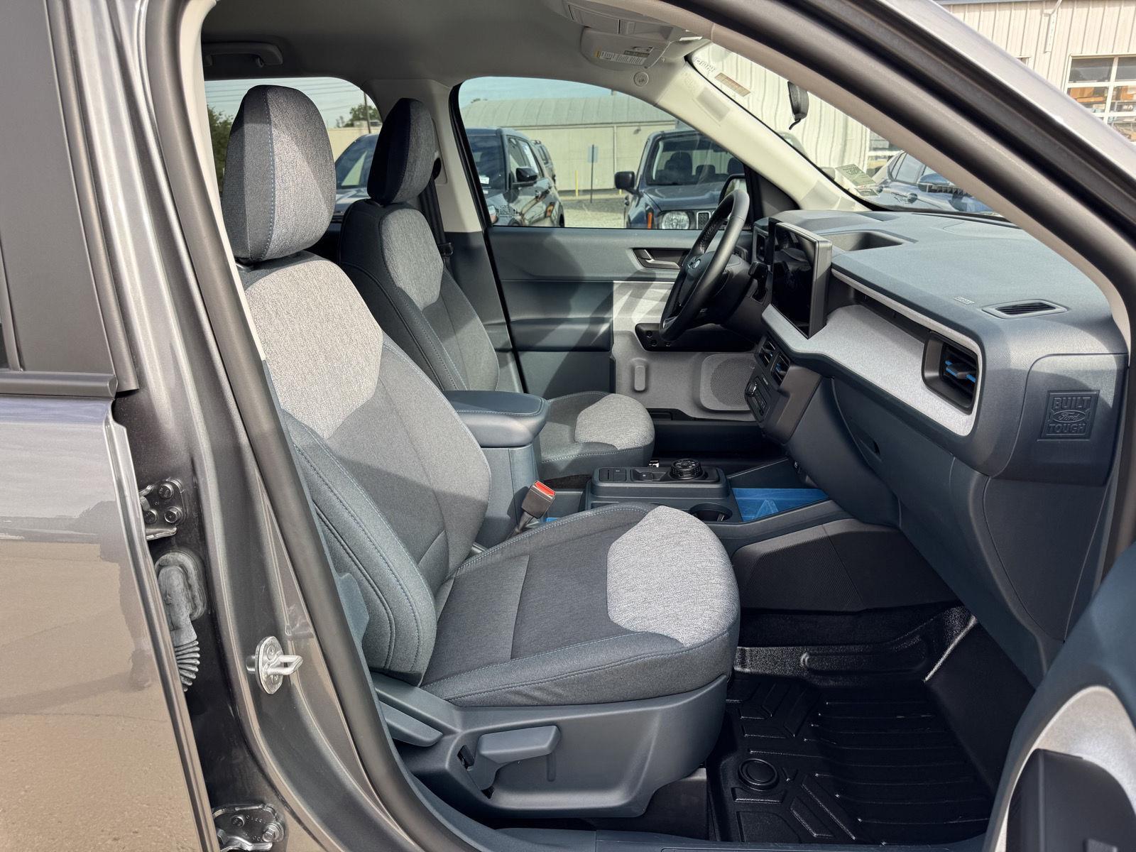 Vehicle photo 26