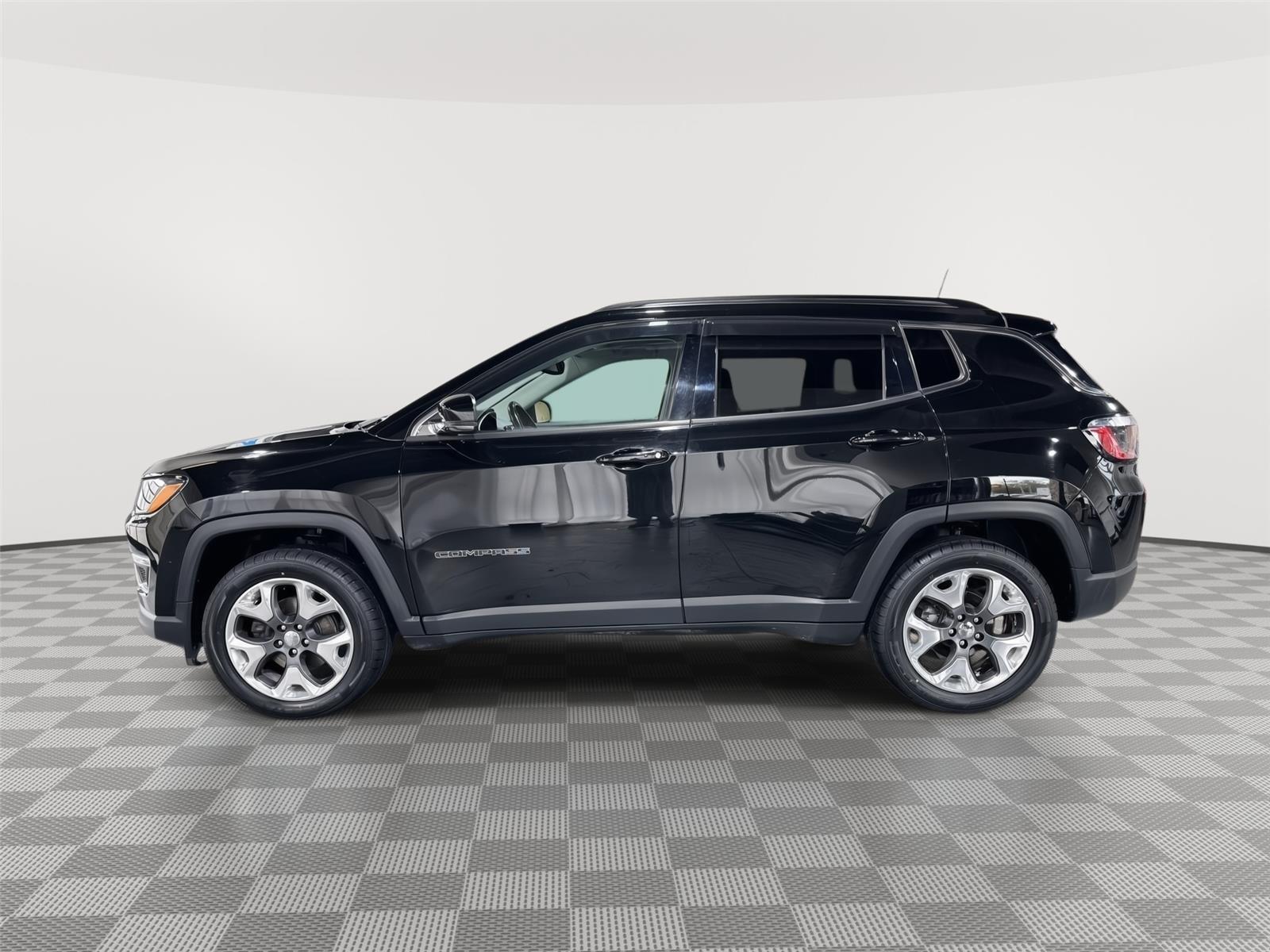 Vehicle photo 2