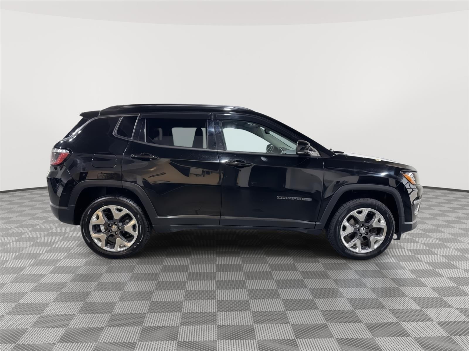 Vehicle photo 7