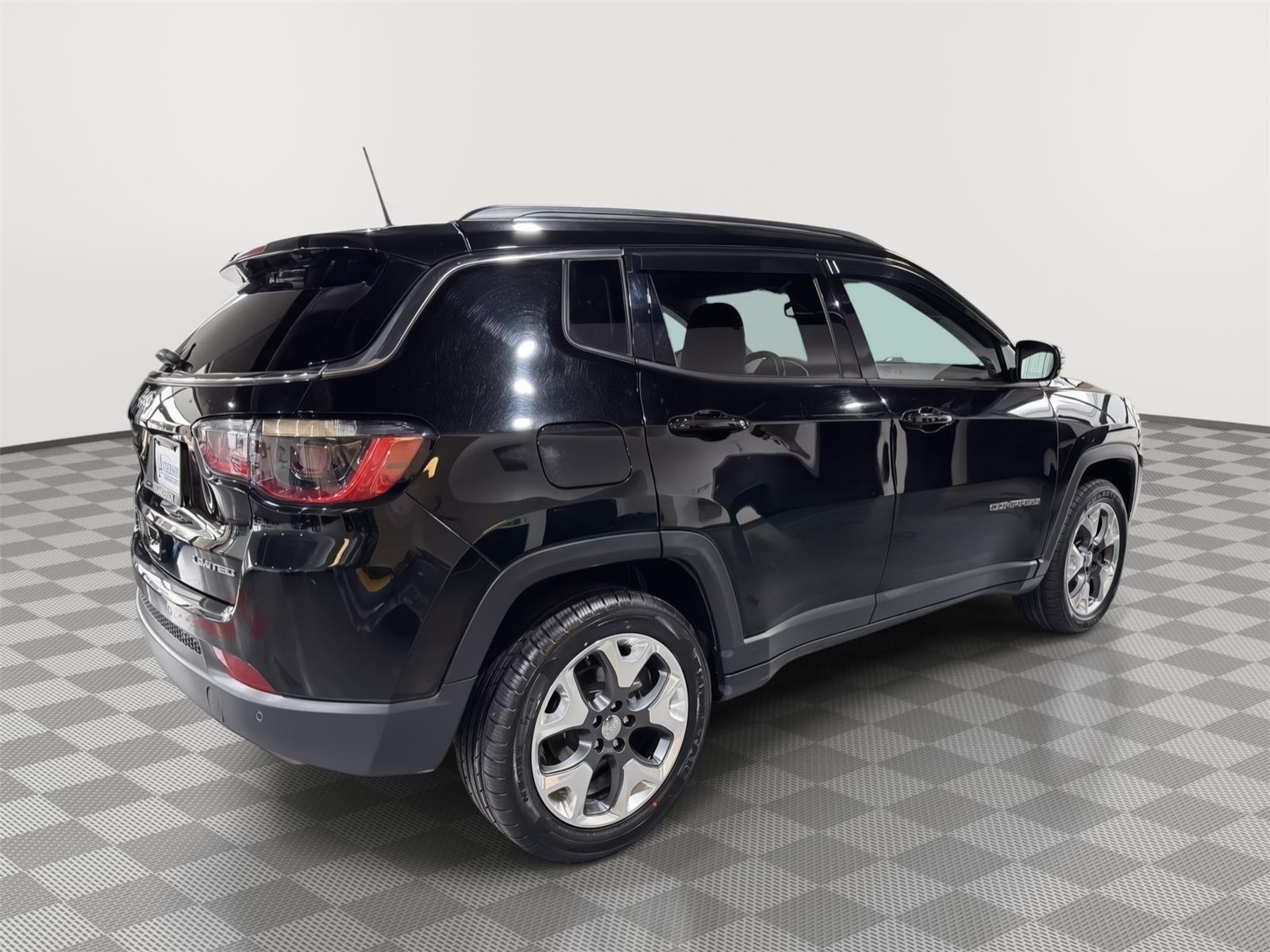 Vehicle photo 9