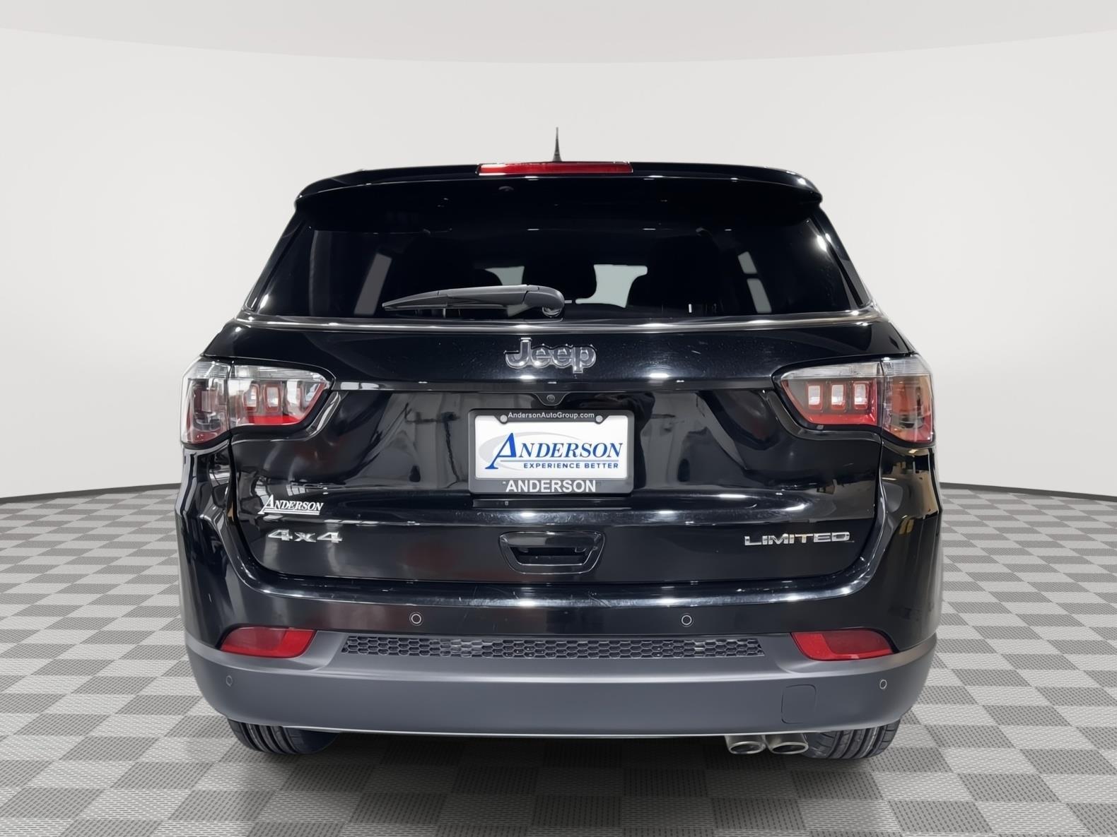 Vehicle photo 10