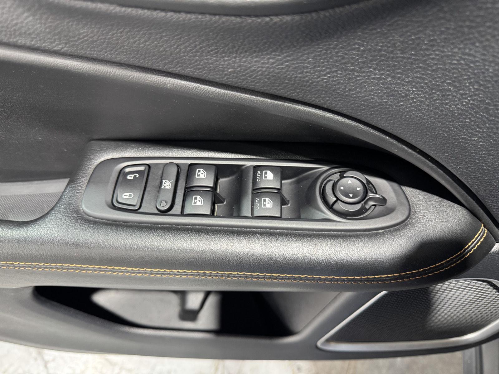 Vehicle photo 19