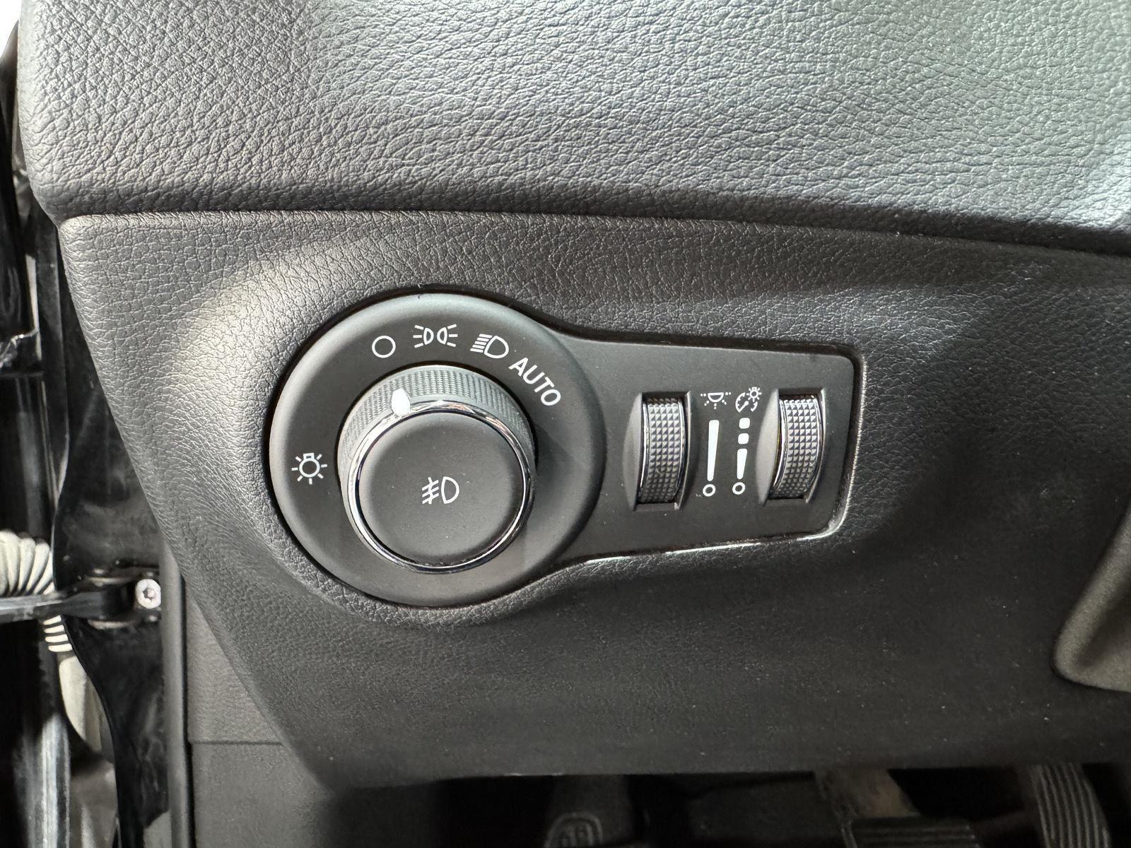 Vehicle photo 20