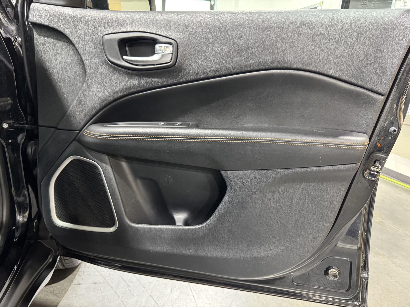 Vehicle photo 26