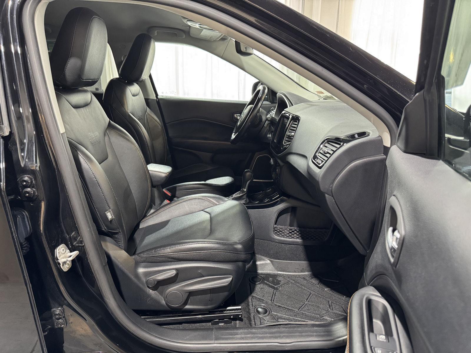 Vehicle photo 27