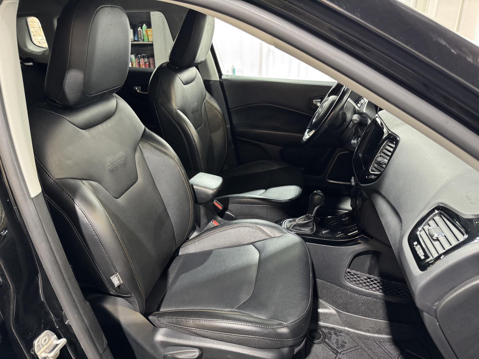 Vehicle photo 28