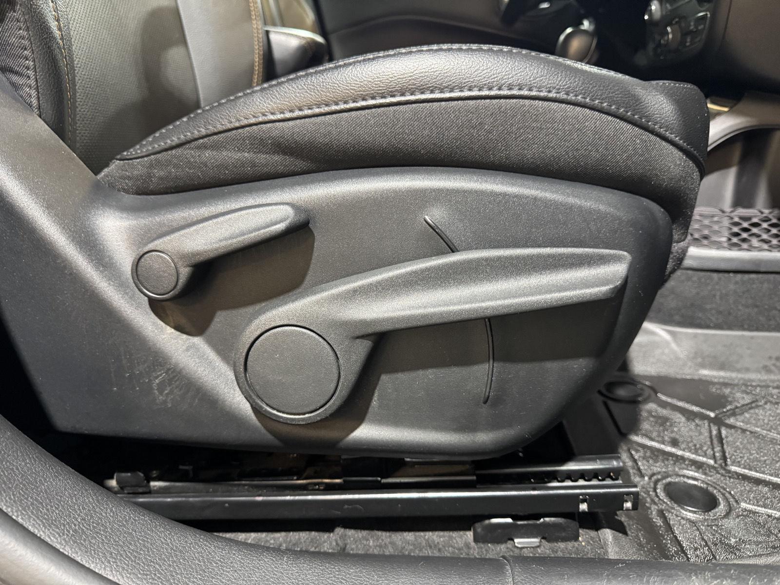 Vehicle photo 29