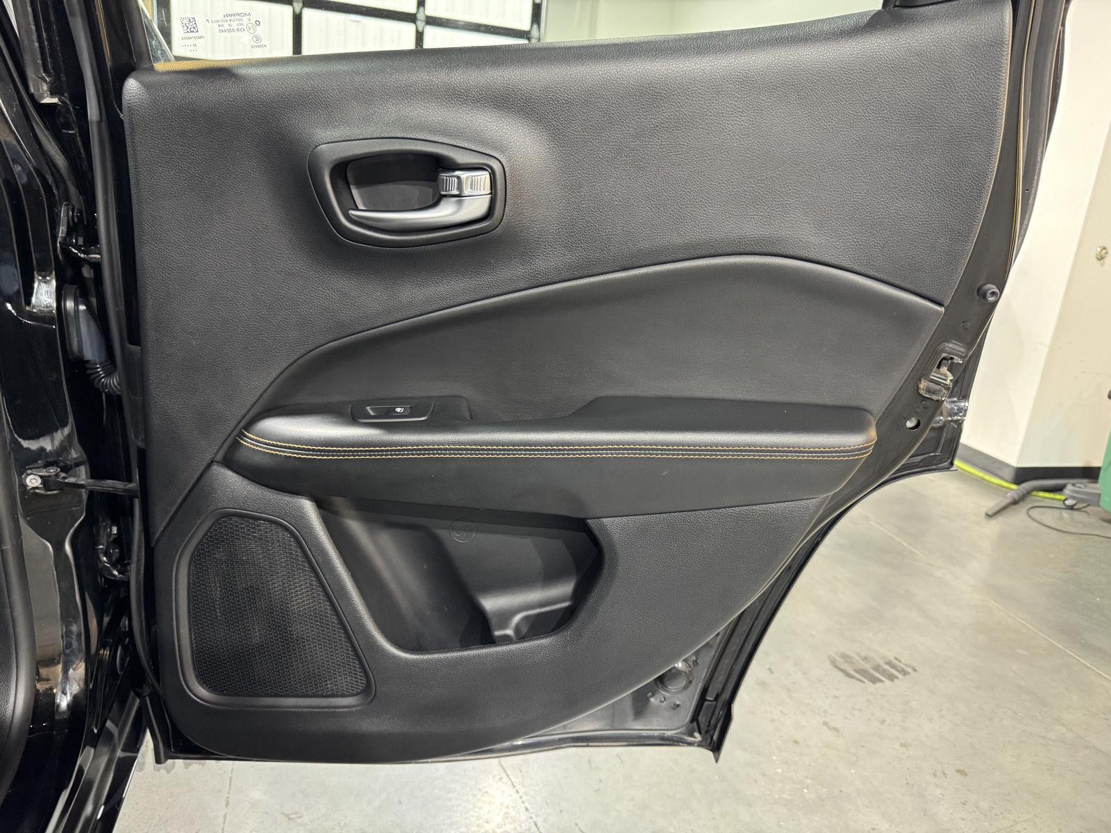 Vehicle photo 30