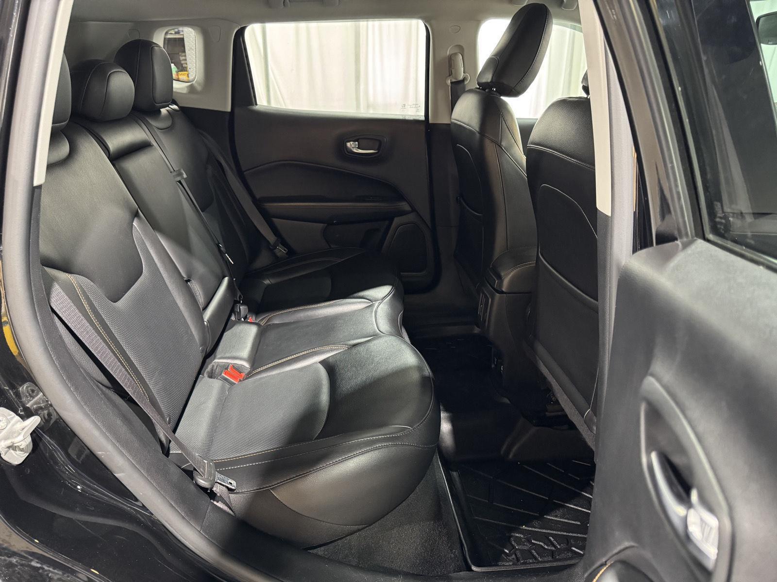 Vehicle photo 31