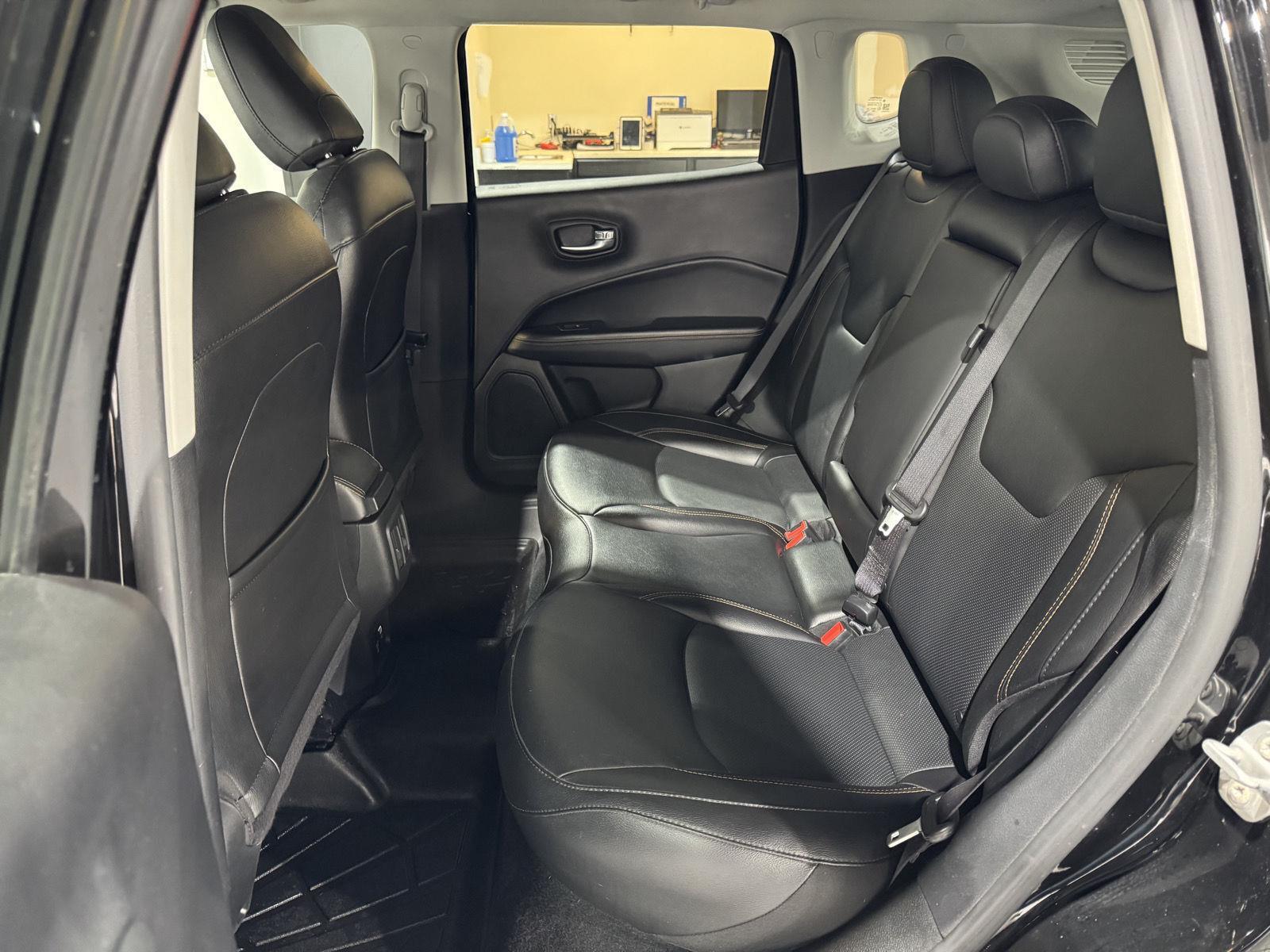 Vehicle photo 33