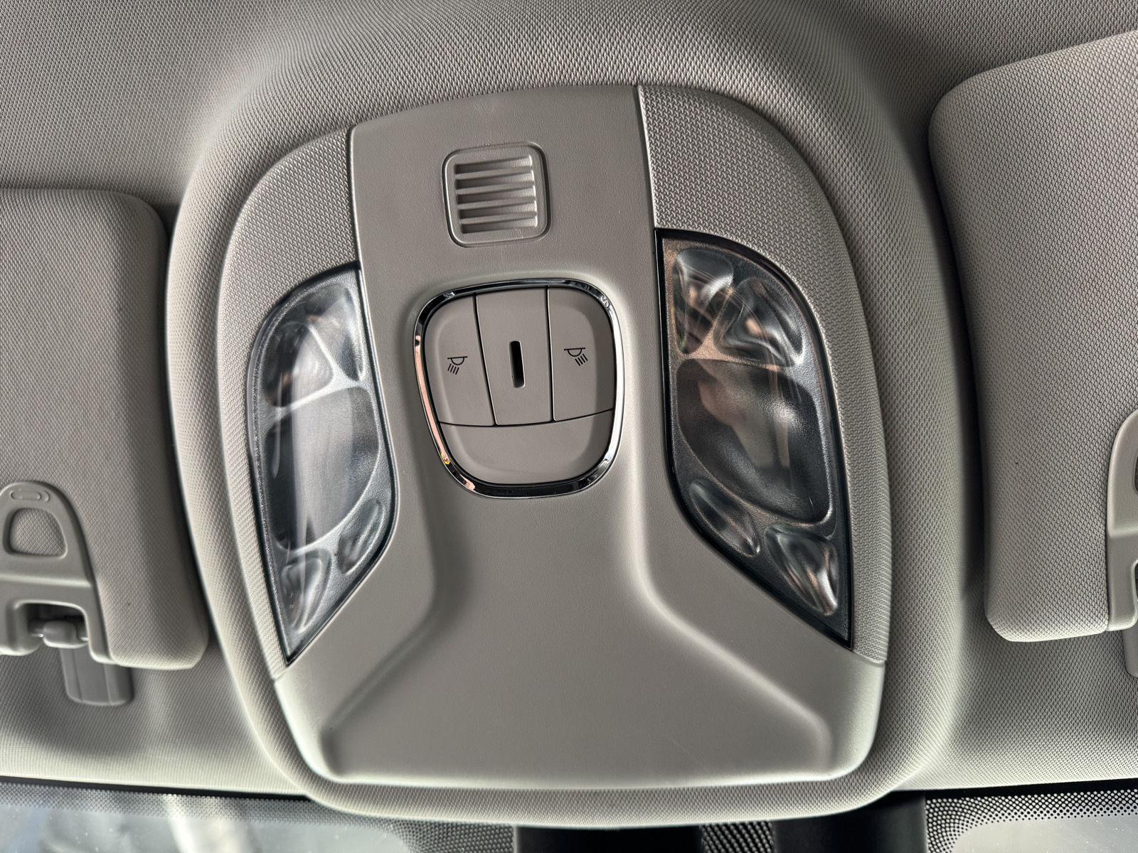 Vehicle photo 34