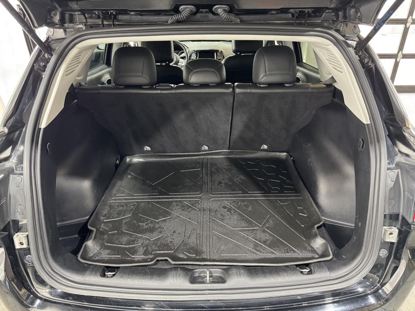 Vehicle photo 46
