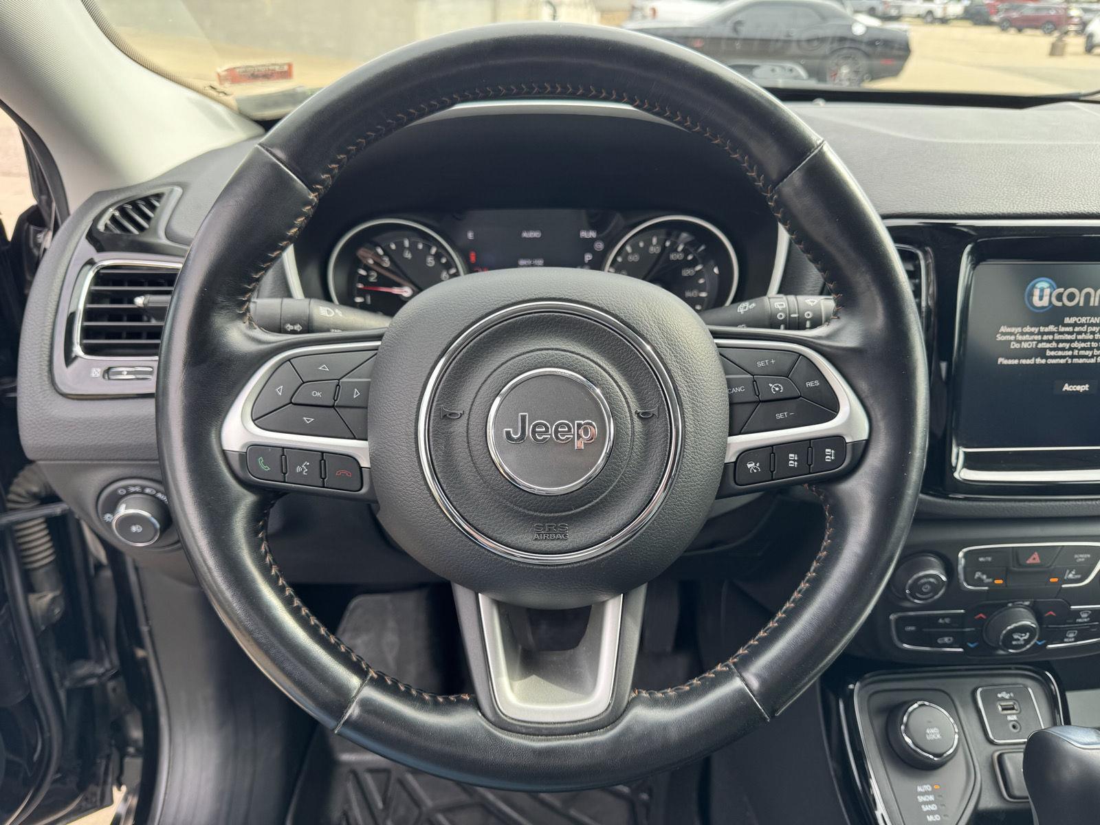 Vehicle photo 14