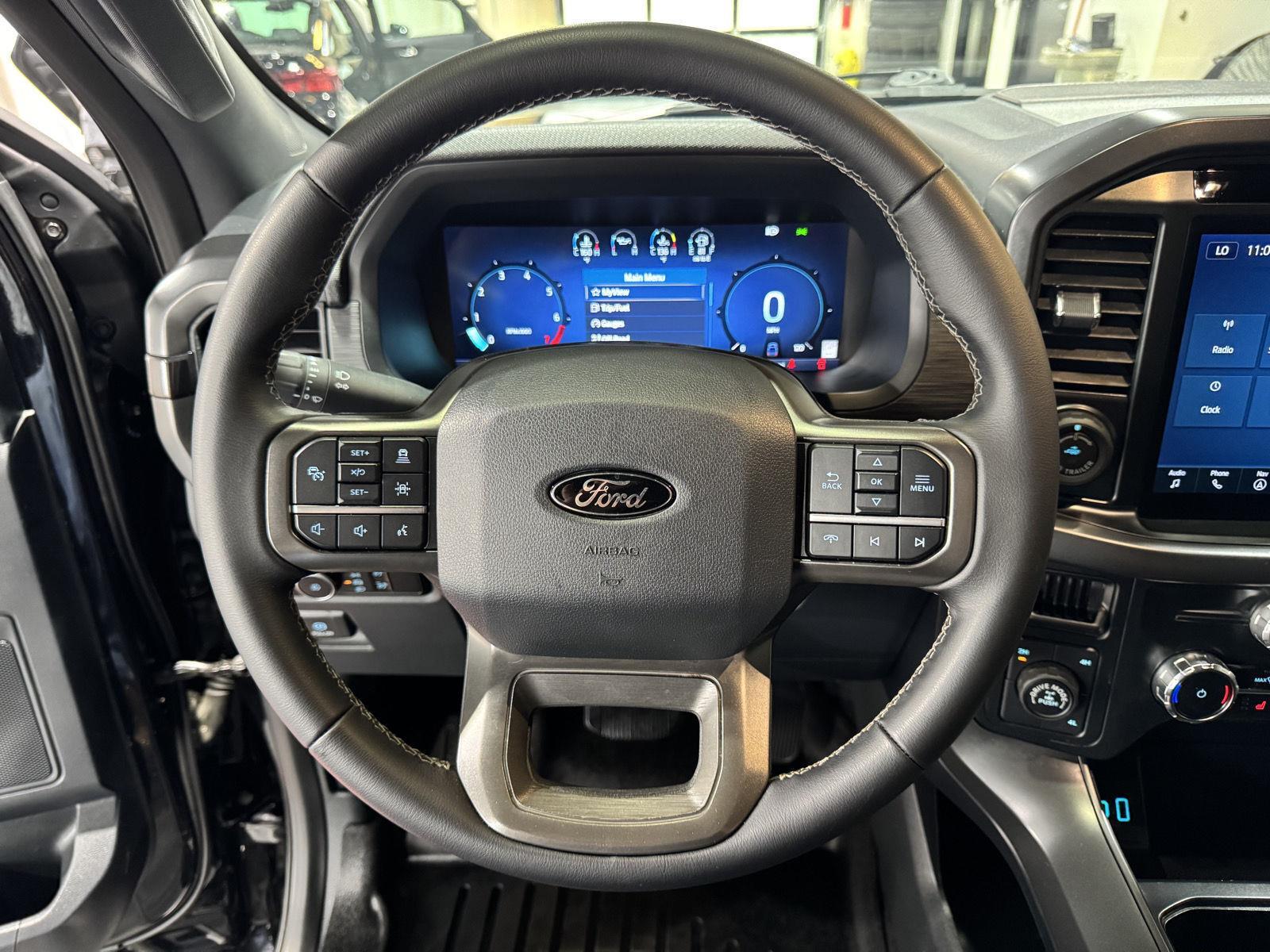Vehicle photo 12