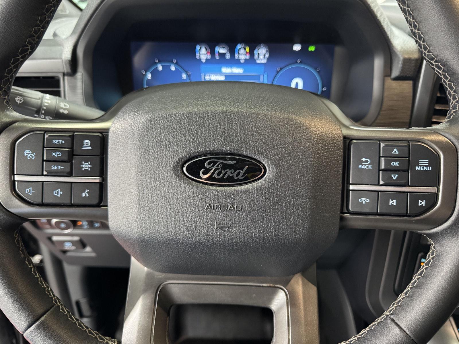 Vehicle photo 13