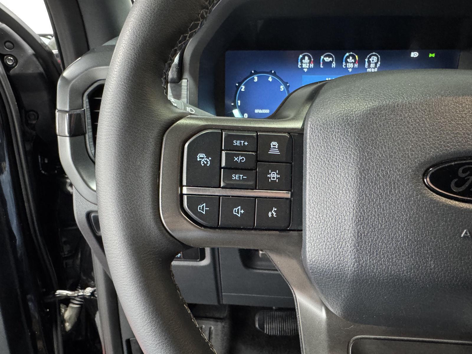 Vehicle photo 14