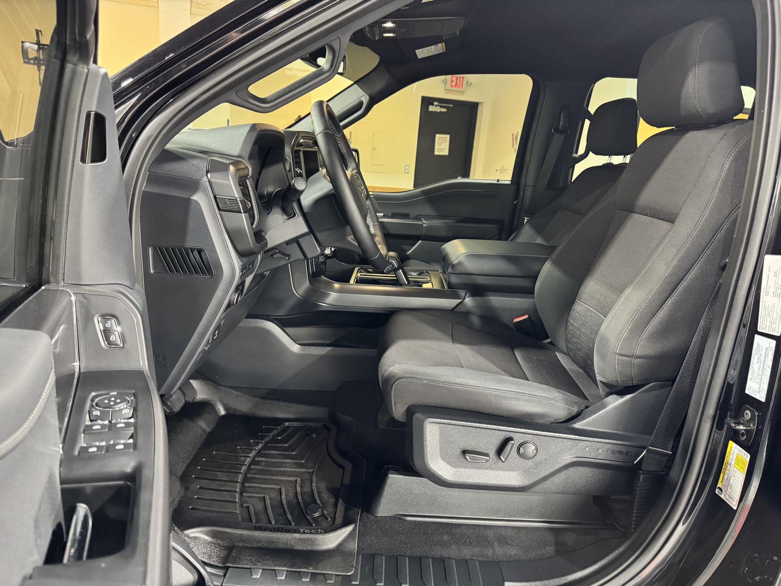Vehicle photo 19