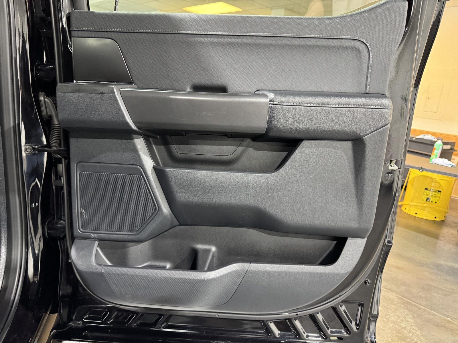 Vehicle photo 21