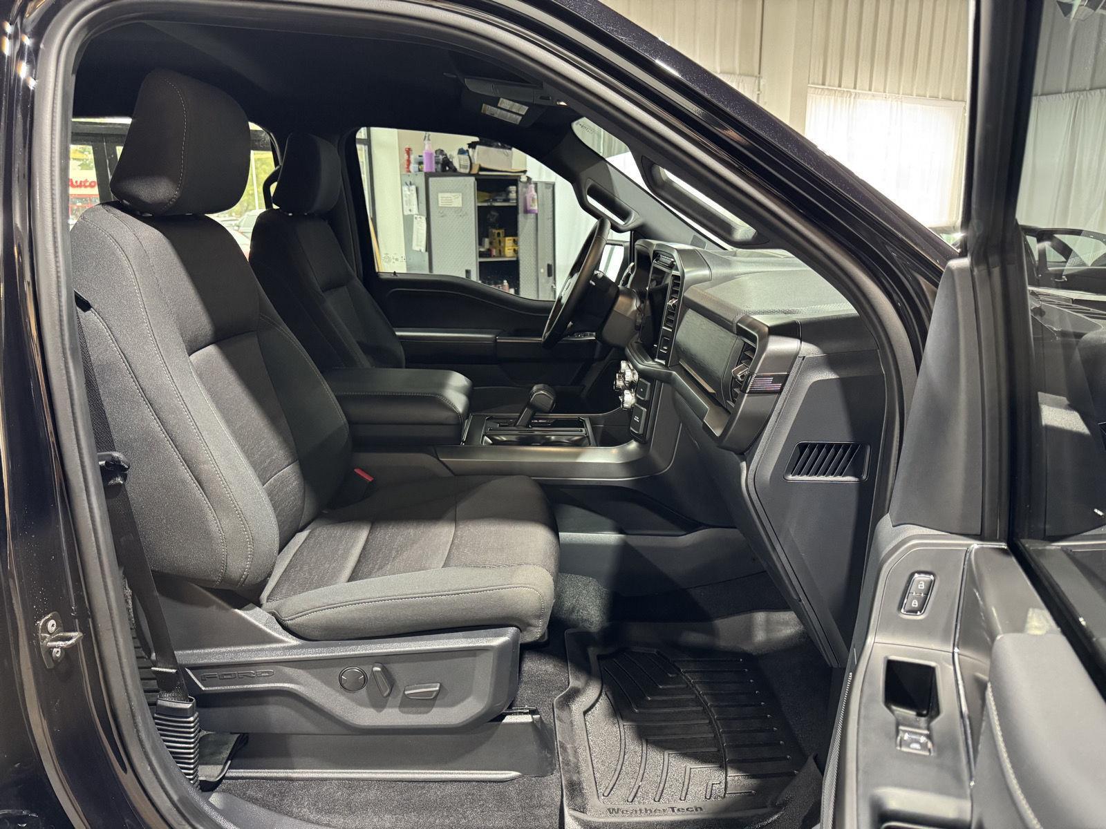 Vehicle photo 22